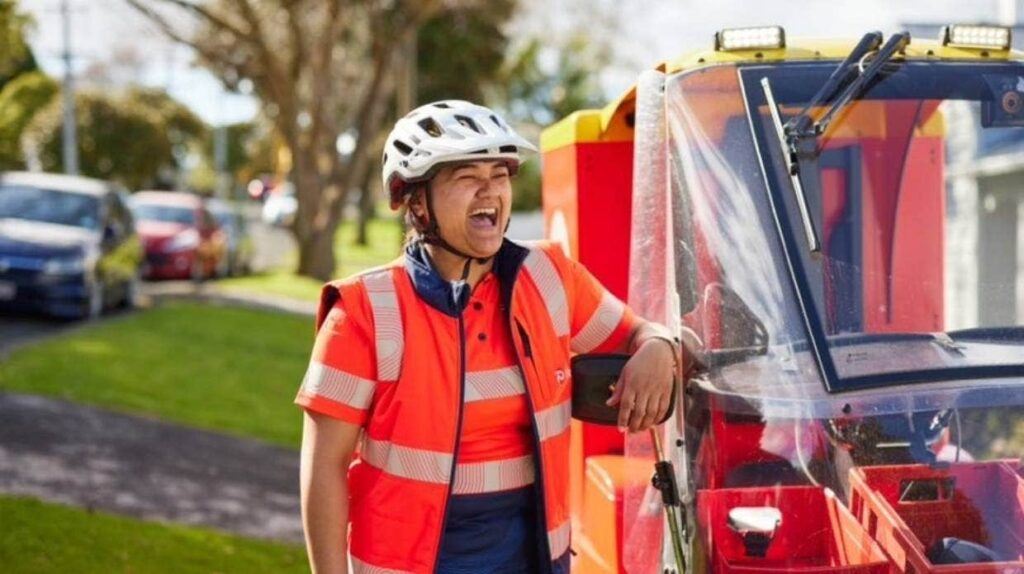 Mail carrier is NZ Post's old uniform